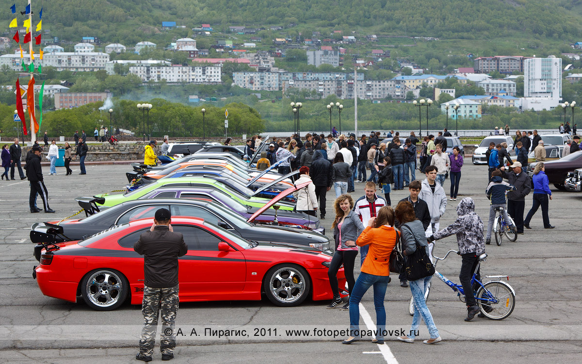 Камчатка фото: Автомобильная выставка. День молодежи. Петропавловск- Камчатский - Дороги, транспорт полуострова Камчатка - Петропавловск- Камчатский, Камчатка фотография